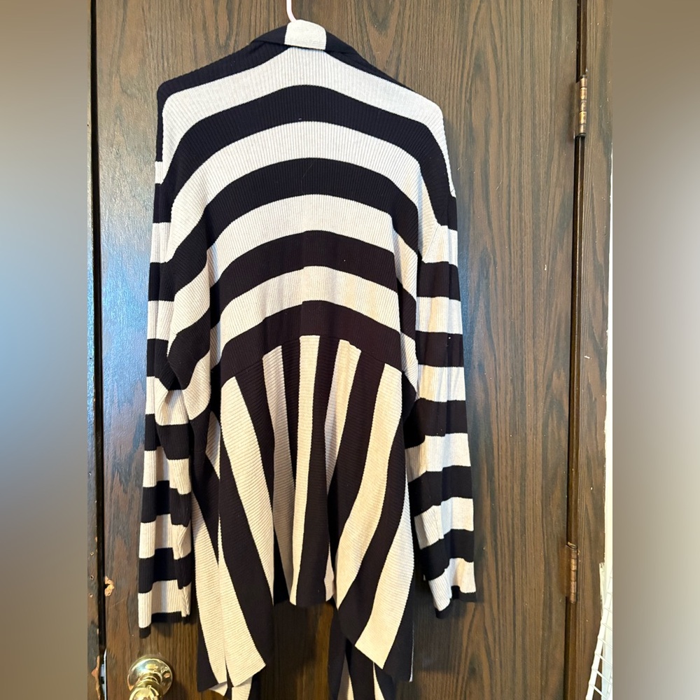 St. John's Bay Black and Cream Knit Cardigan - Picture 2 of 3